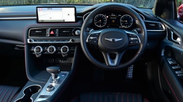 Genesis G70 Shooting Brake - dash